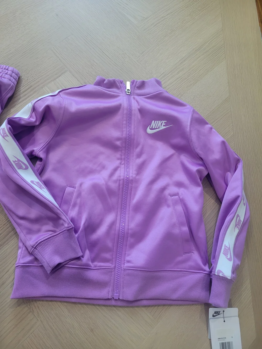 Nike Logo Taping Girls Track Suit. Purple. Size 6. Joggers And Zip Up Jacket - Picture 4 of 8